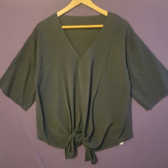 Elegant Black V-Neck Women's Tie Front Top. Size L - Picture 2 of 6